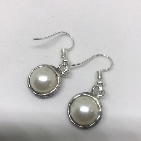 Handmade Vintage Silver Pearl Earrings - Picture 3 of 3